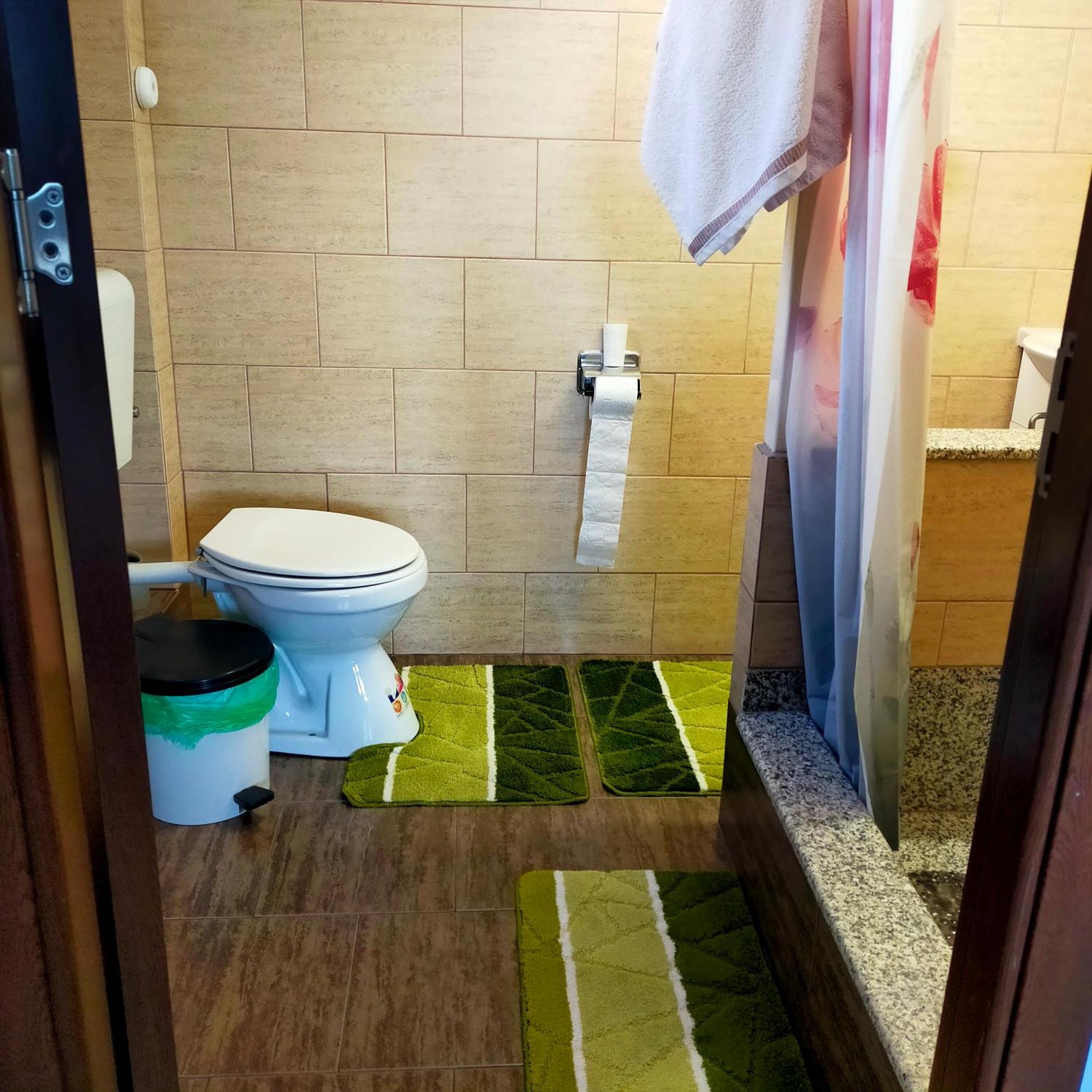 Casa Luna Gura Humorului Habitación foto